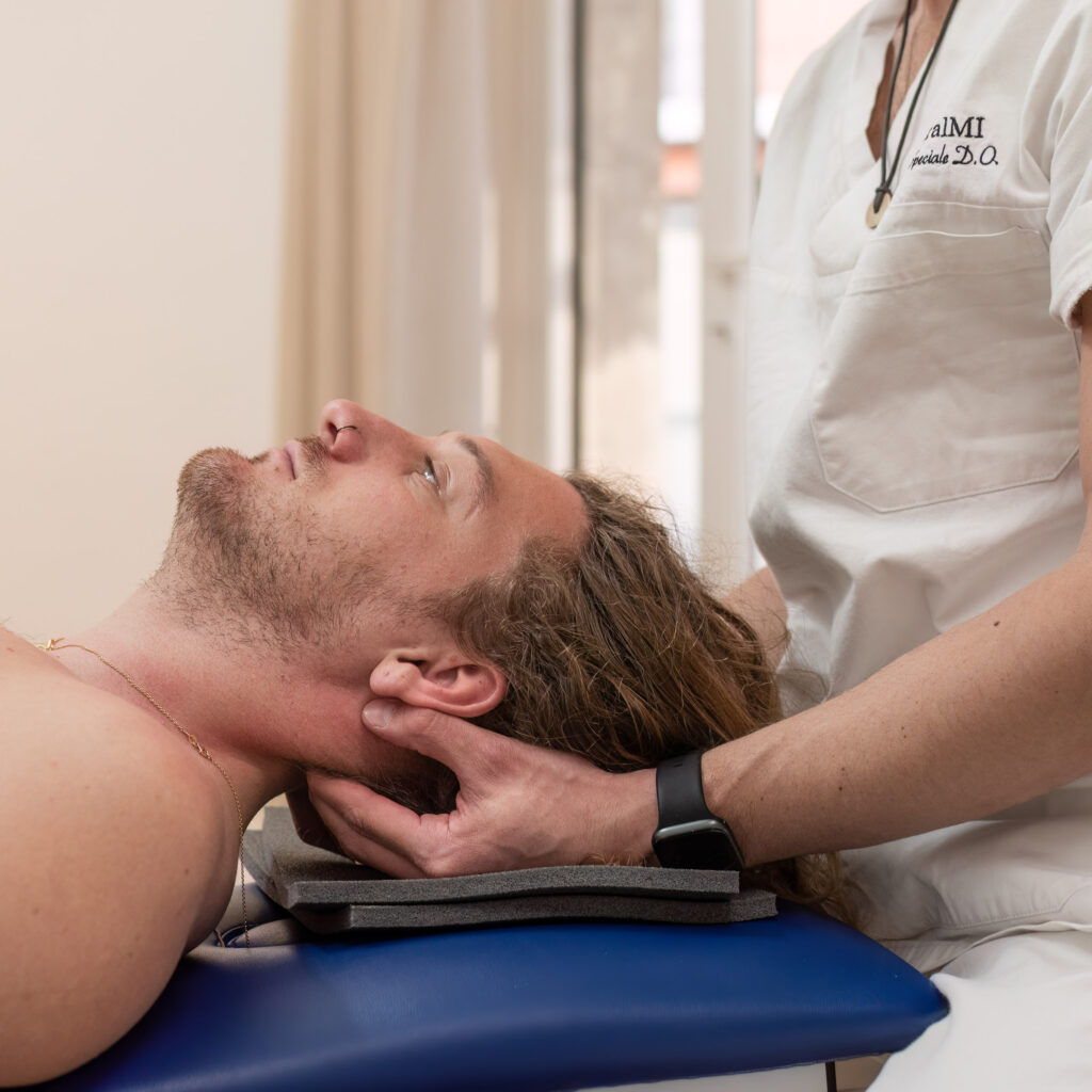 Trattamento osteopatico cervicale a Milano - Dott. Simone Speciale